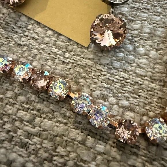 Elegant Rose Gold and Crystal Necklace & Earring Set - Picture 4 of 4